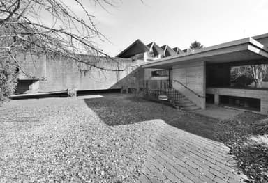 Westhausen Cemetery Mourning Hall
