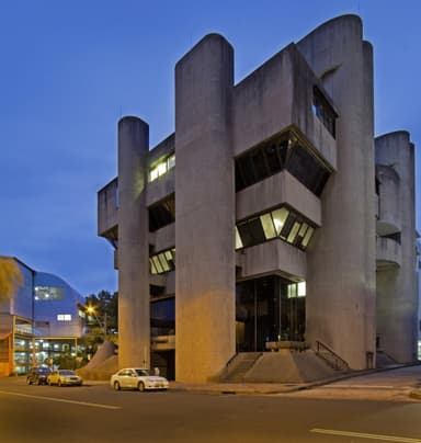 St Leonards Centre (today: Oxley Business Center)