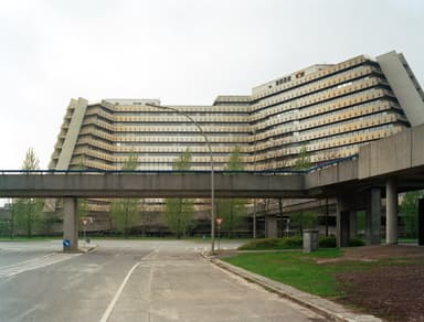 Central Post Administration Building Post-Pyramide