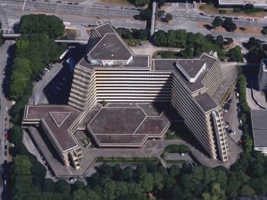 Central Post Administration Building Post-Pyramide