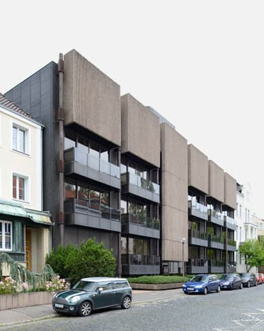 Apartment and Office Building Uhlemeyerstraße