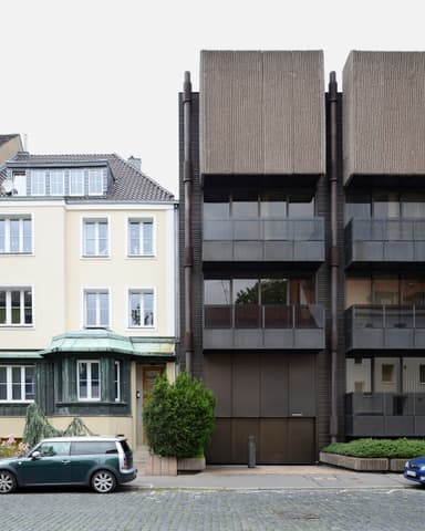 Apartment and Office Building Uhlemeyerstraße