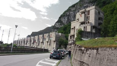 Terraced housing and four-story block