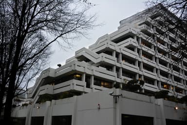 Office Building “Affenfelsen”