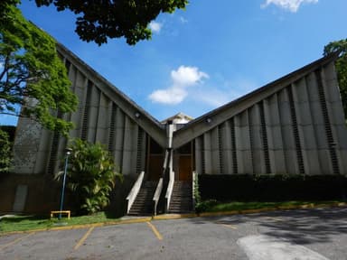 Iglesia de la Santísima Trinidad, Prados del Este